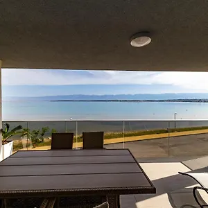 Apartmán Golden, Nin